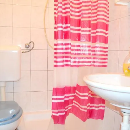 Nearby Beach, Leda In Center Apartman Preko