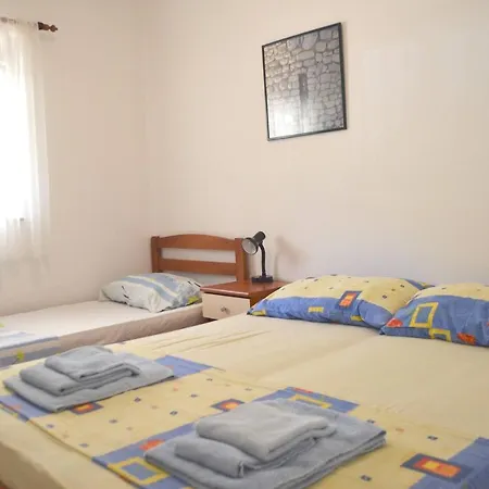 Apartman Nearby Beach, Leda In Center *