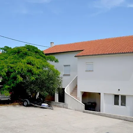 Apartman Nearby Beach, Leda In Center *