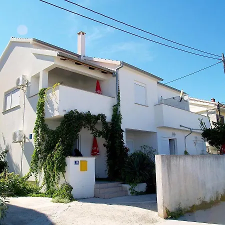 Apartman Nearby Beach, Leda In Center *