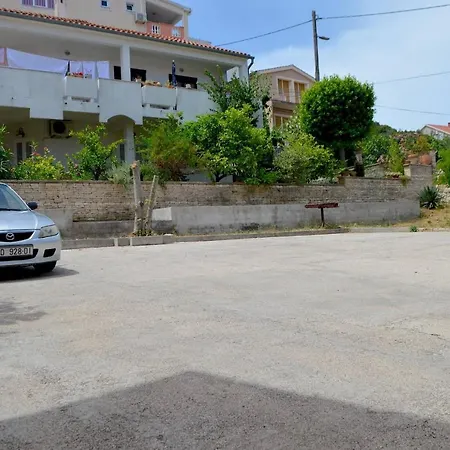 Nearby Beach, Leda In Center Apartman *