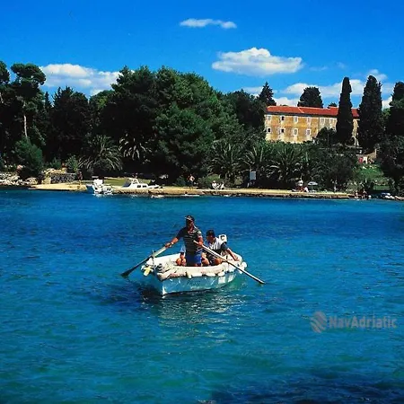 Apartman Nearby Beach, Leda In Center