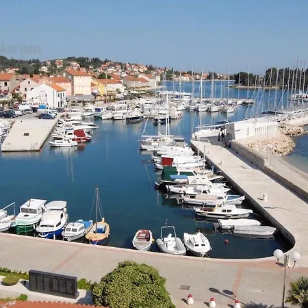 Nearby Beach, Leda In Center Apartman Preko