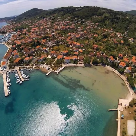 Apartman Nearby Beach, Leda In Center